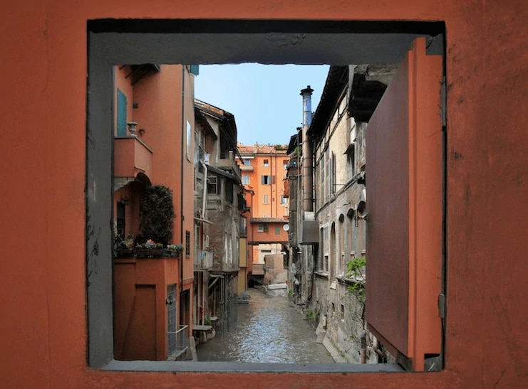 bologna-FINESTRELLA-DI-VIA-PIELLA