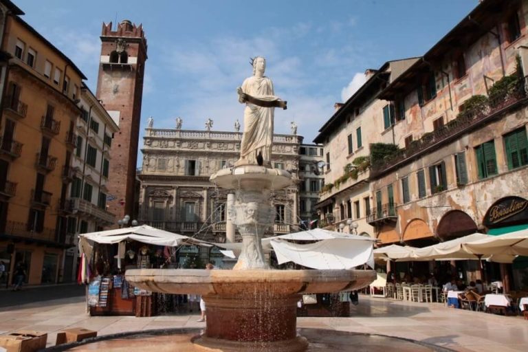 verona-PIAZZA-DELLE-ERBE